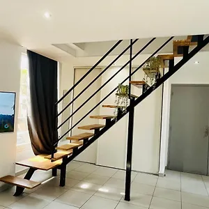Superbe Duplex Design Neuf 2 Chambres, Climatise Confort, Facile D,acces Stationnement Gratuit Marseille