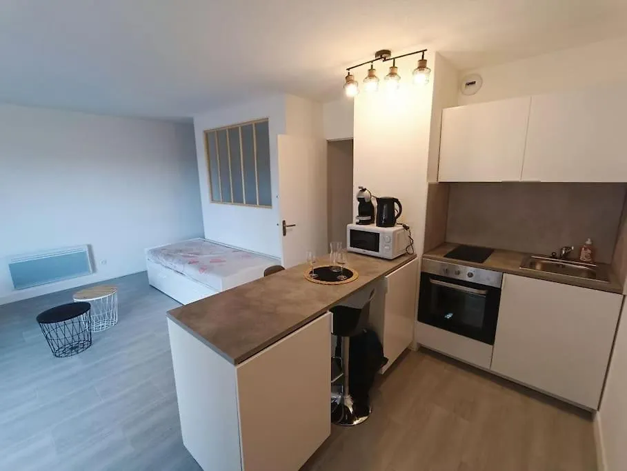 Apartment Appartement Tout Equipe 2 A 4 Couchages St Charles Marseille France