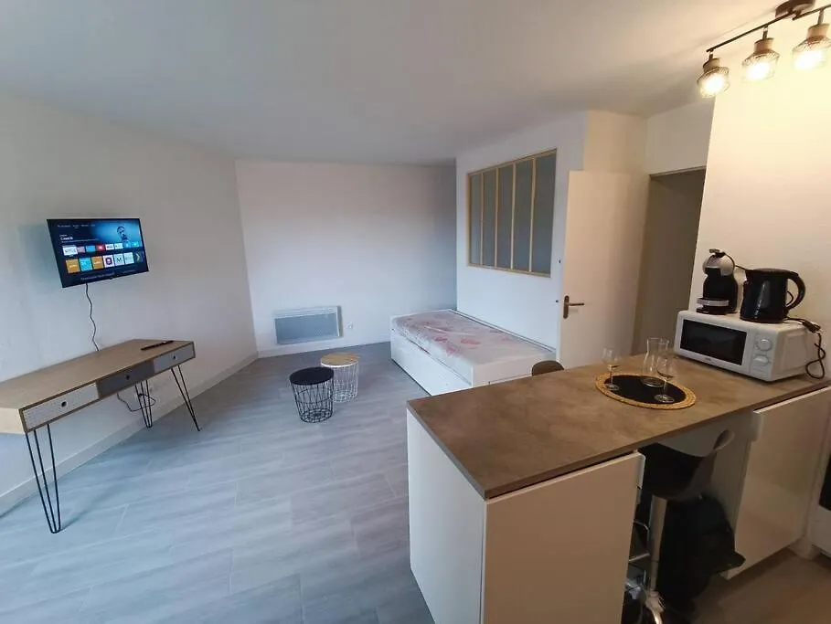 Apartment Appartement Tout Equipe 2 A 4 Couchages St Charles Marseille