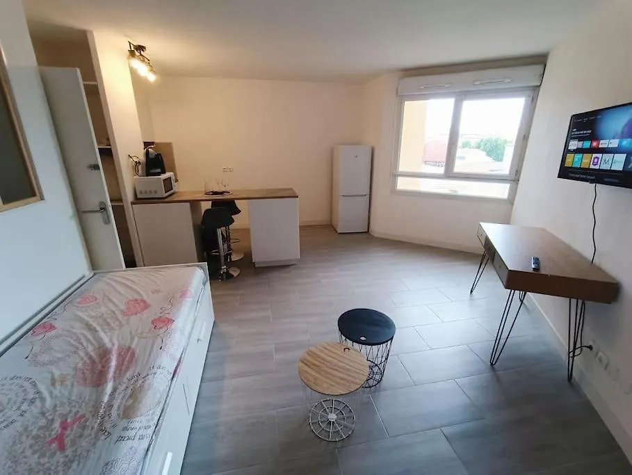 Appartement Tout Equipe 2 A 4 Couchages St Charles Marseille 0*,  France