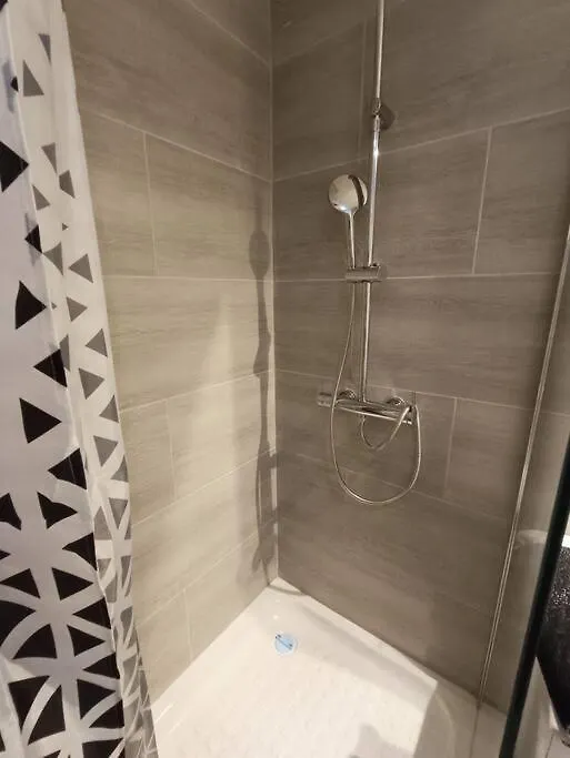 Appartement Tout Equipe 2 A 4 Couchages St Charles Marseille Apartmán